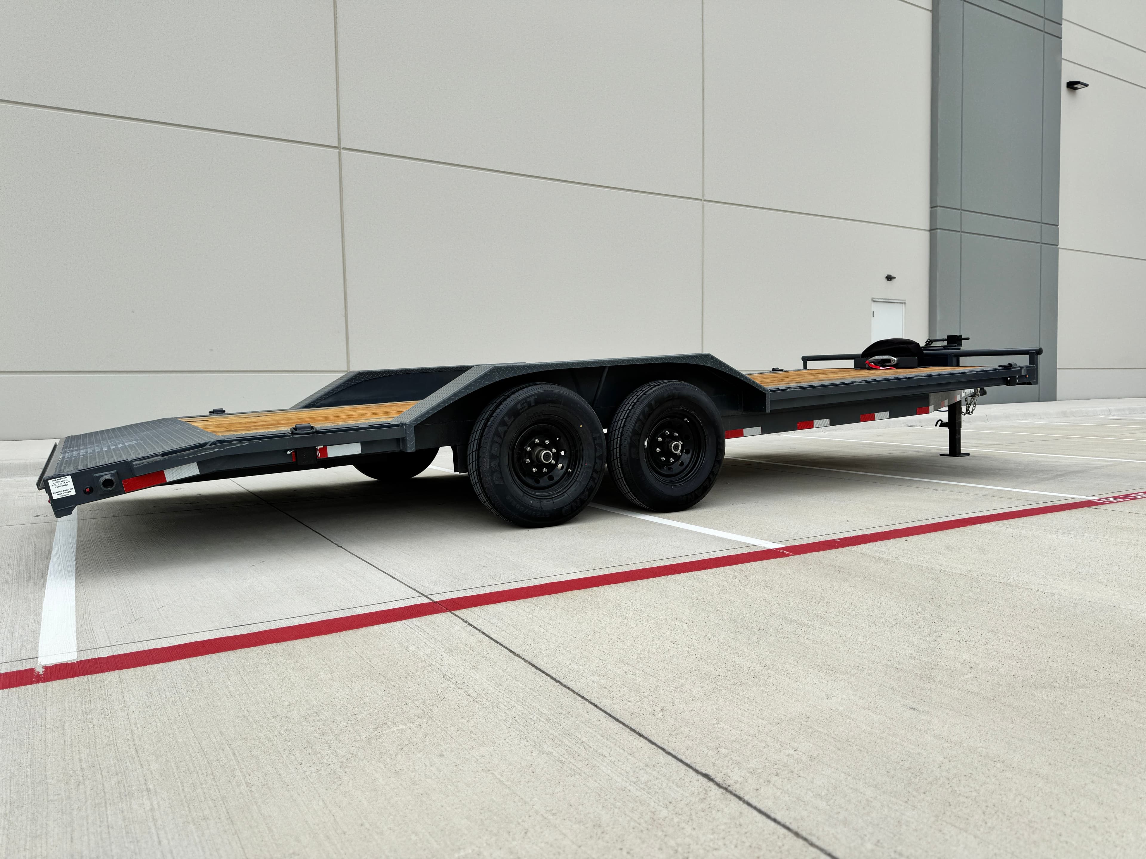 22ft equipment trailer rental Fort Worth TX - Heavy duty Lamar equipment trailer with drive-over fenders for machinery hauling in Fort Worth Texas